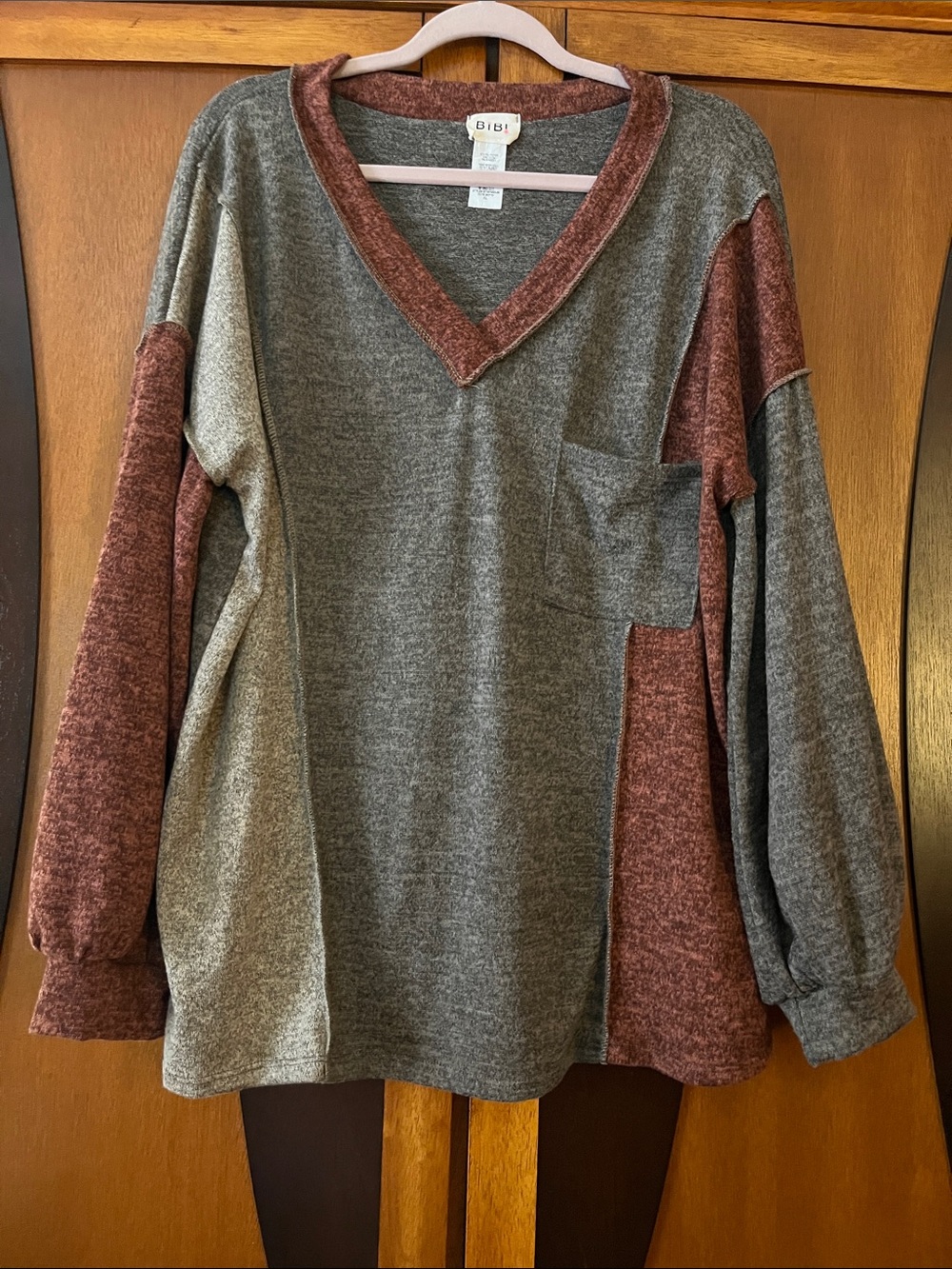 BiBi Three-Tone V-Neck Pullover-Rust-Oatmeal-Charcoal w/Long Cuff Sleeve-Pocket